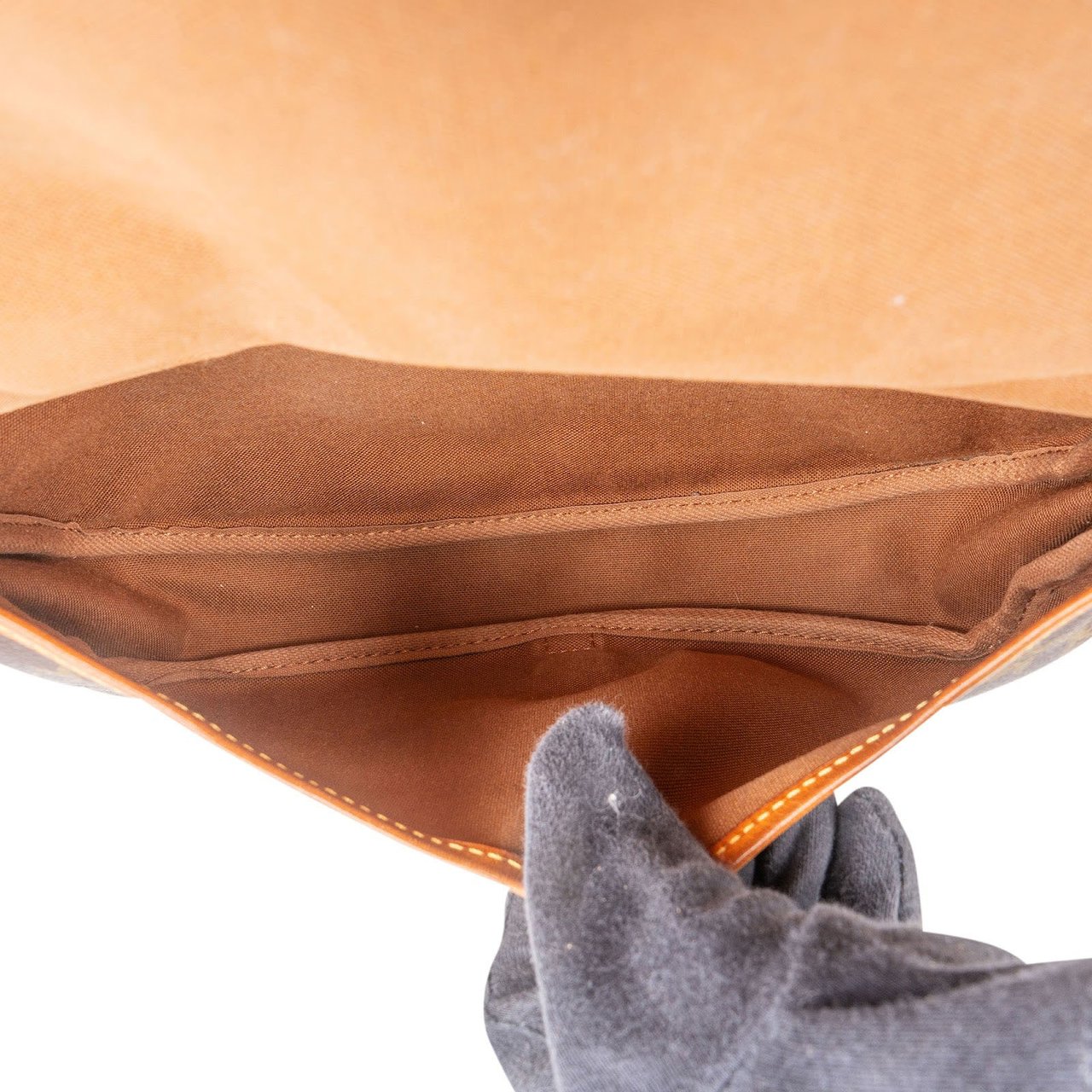 Louis Vuitton Louis Vuitton Monogram Canvas Saumur 30 Crossbody Bag Bruin