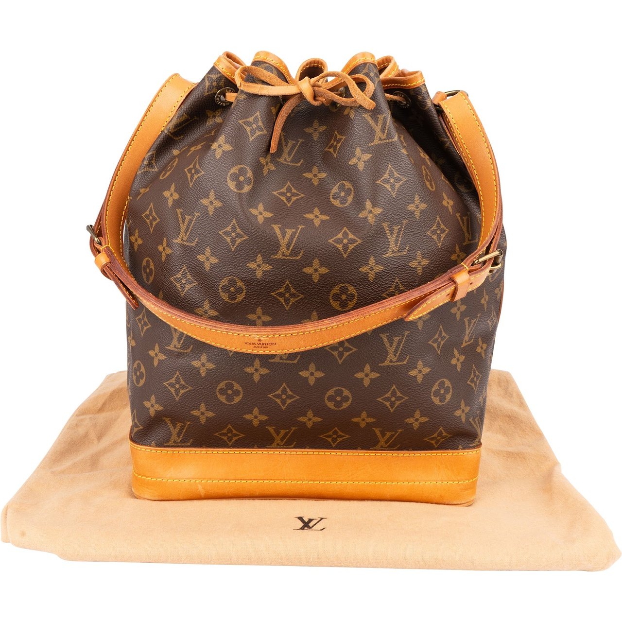 Louis Vuitton Louis Vuitton Monogram Canvas Sac Noé Grande Shoulder Bag Bruin