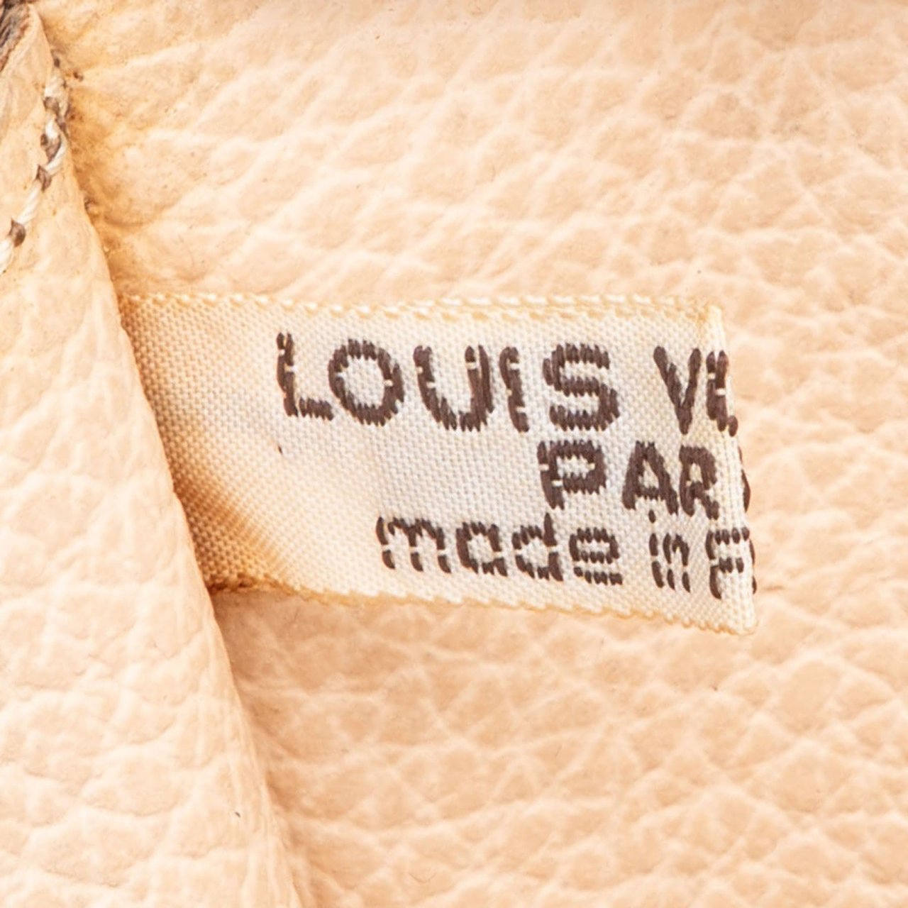 Louis Vuitton Louis Vuitton Monogram Canvas Poche Toilette 25 Clutch Bruin