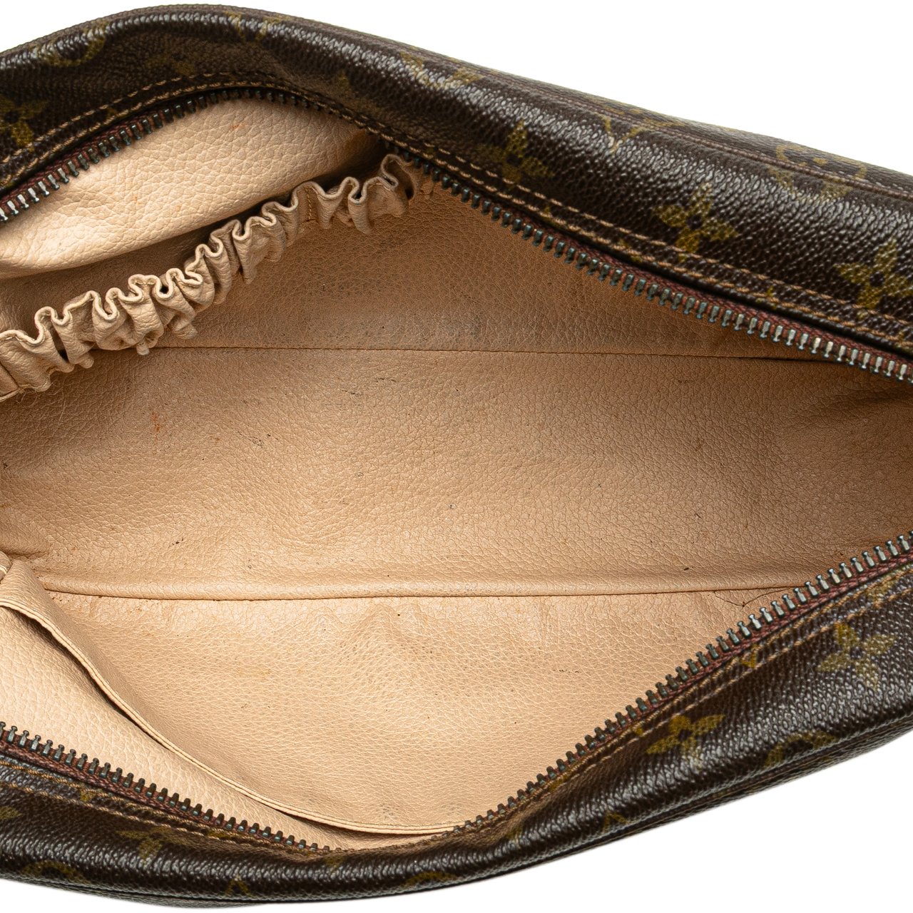 Louis Vuitton Monogram Trousse Toilette 28 Bruin