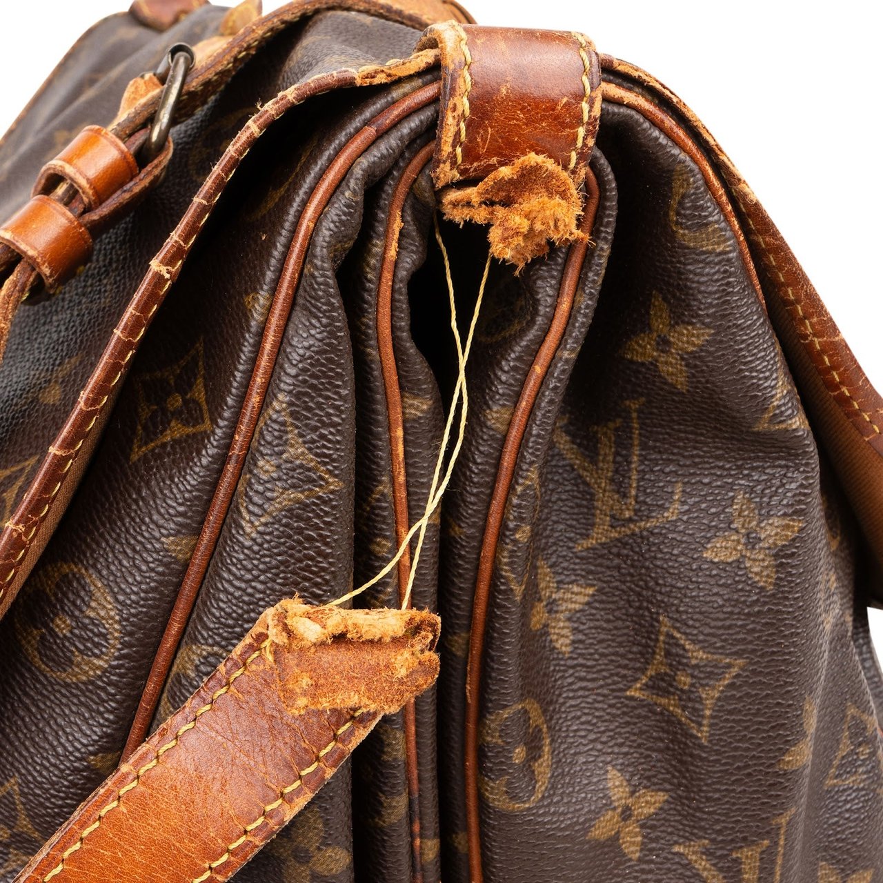 Louis Vuitton Louis Vuitton Monogram Canvas Saumur 35 Crossbody Bag Bruin