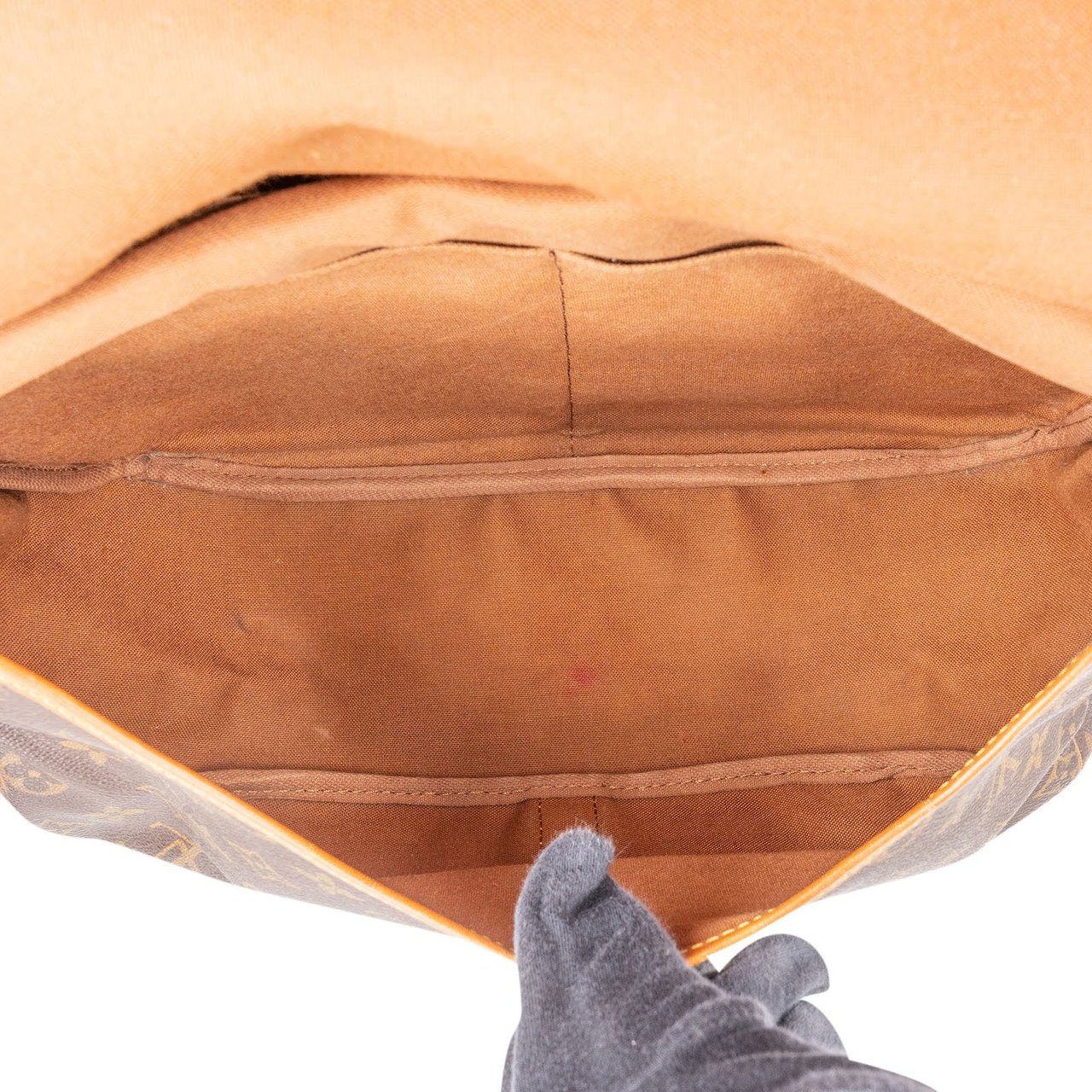 Louis Vuitton Louis Vuitton Monogram Canvas Saumur 35 Crossbody Bag Bruin