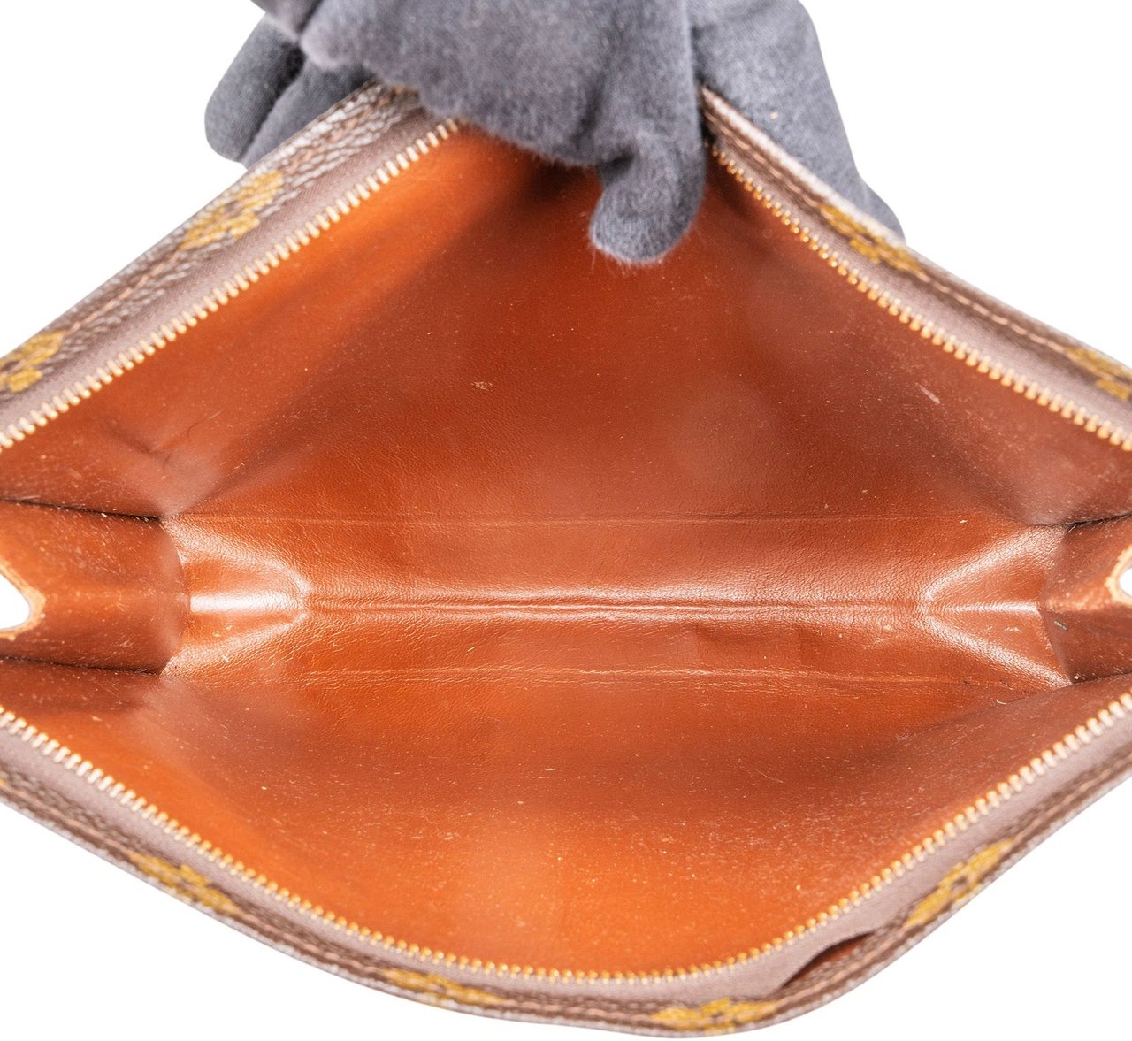 Louis Vuitton Louis Vuitton Monogram Canvas Poche Toilette 25 Clutch Bruin