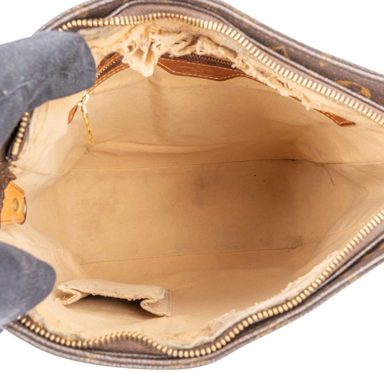 Louis Vuitton Louis Vuitton Canvas Monogram Looping GM Shoulder Bag Bruin