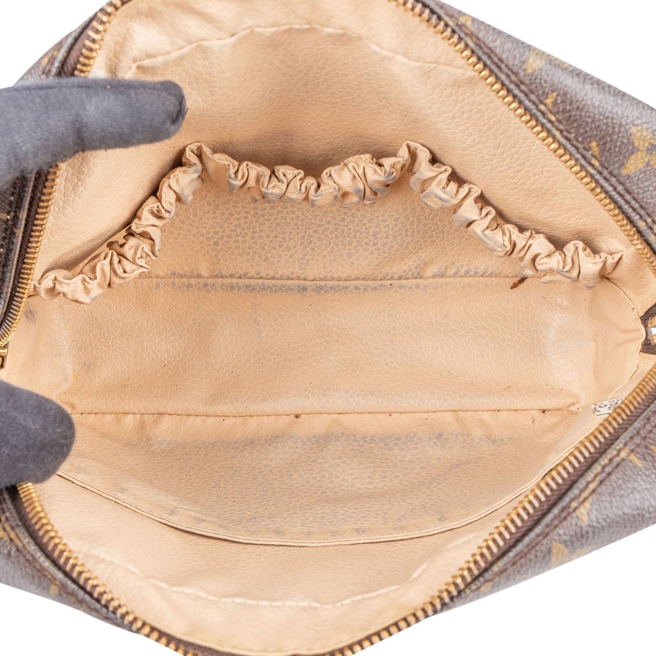 Louis Vuitton Louis Vuitton Monogram Canvas Trousse de Toilette 23 Clutch Bruin