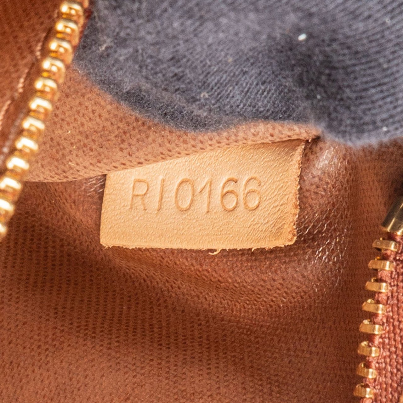 Louis Vuitton Monogram Canvas Toiletry 25 Bag Bruin