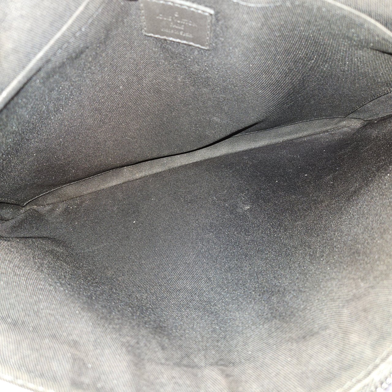 Louis Vuitton Louis Vuitton Monogram Shadow Leather Pochette Discovery Laptop Clutch Zwart