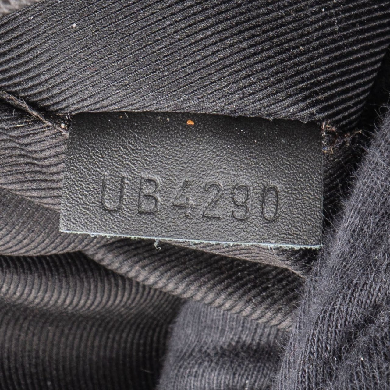 Louis Vuitton Louis Vuitton Monogram Shadow Leather Pochette Discovery Laptop Clutch Zwart