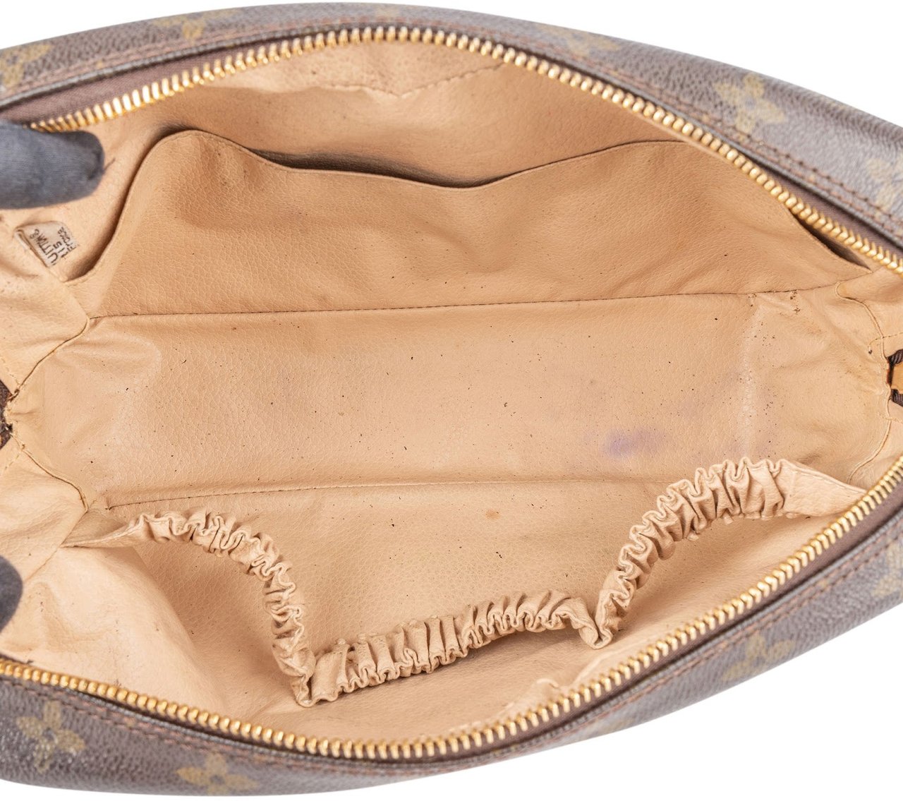 Louis Vuitton Louis Vuitton Monogram Canvas Trousse de Toilette 28 Clutch Bruin