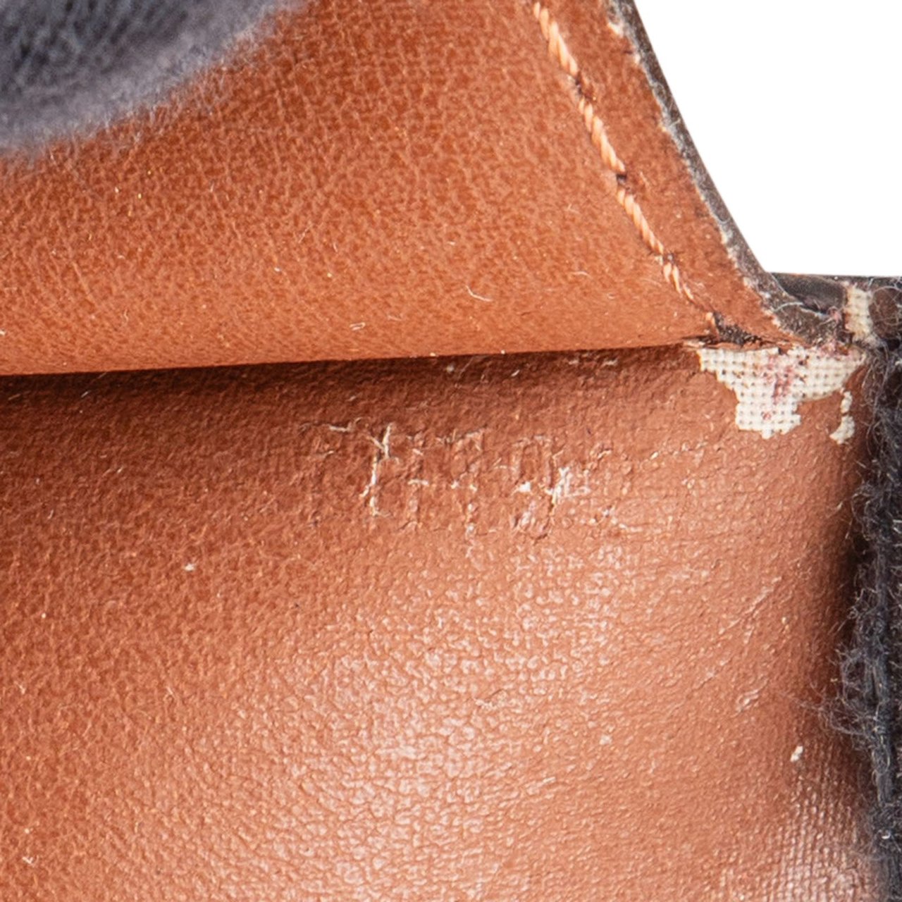 Louis Vuitton Louis Vuitton Monogram Canvas Poche Toilette 25 Clutch Bruin