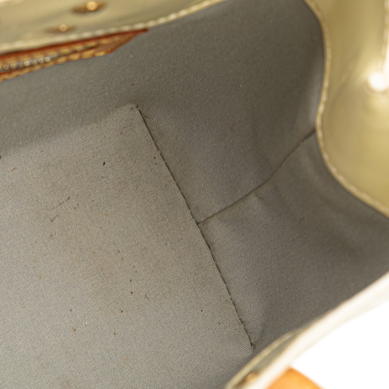 Louis Vuitton Monogram Vernis Reade PM Wit