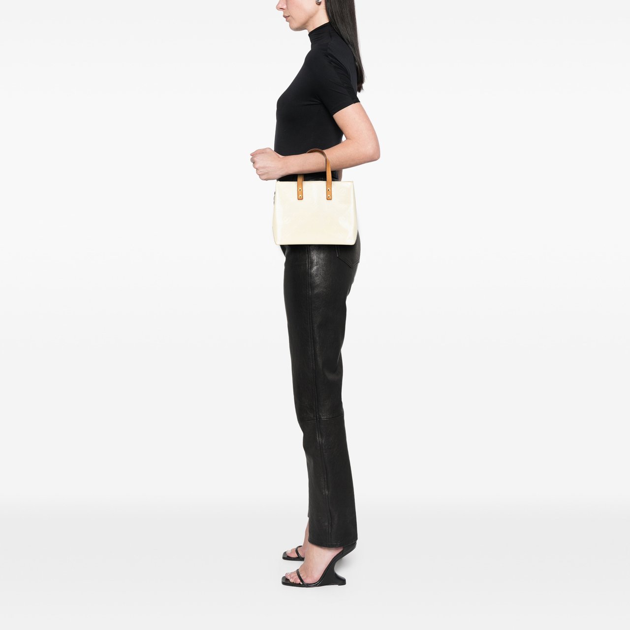 Louis Vuitton Monogram Vernis Reade PM Wit