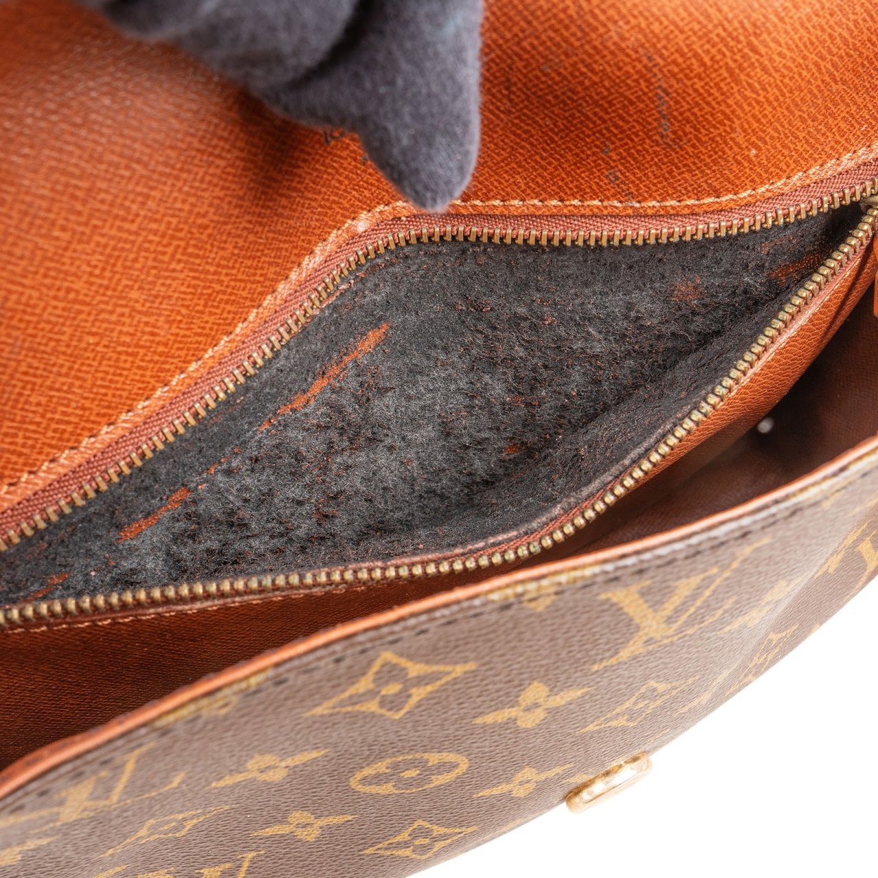 Louis Vuitton Louis Vuitton Monogram Canvas Saint Cloud GM Handbag Bruin