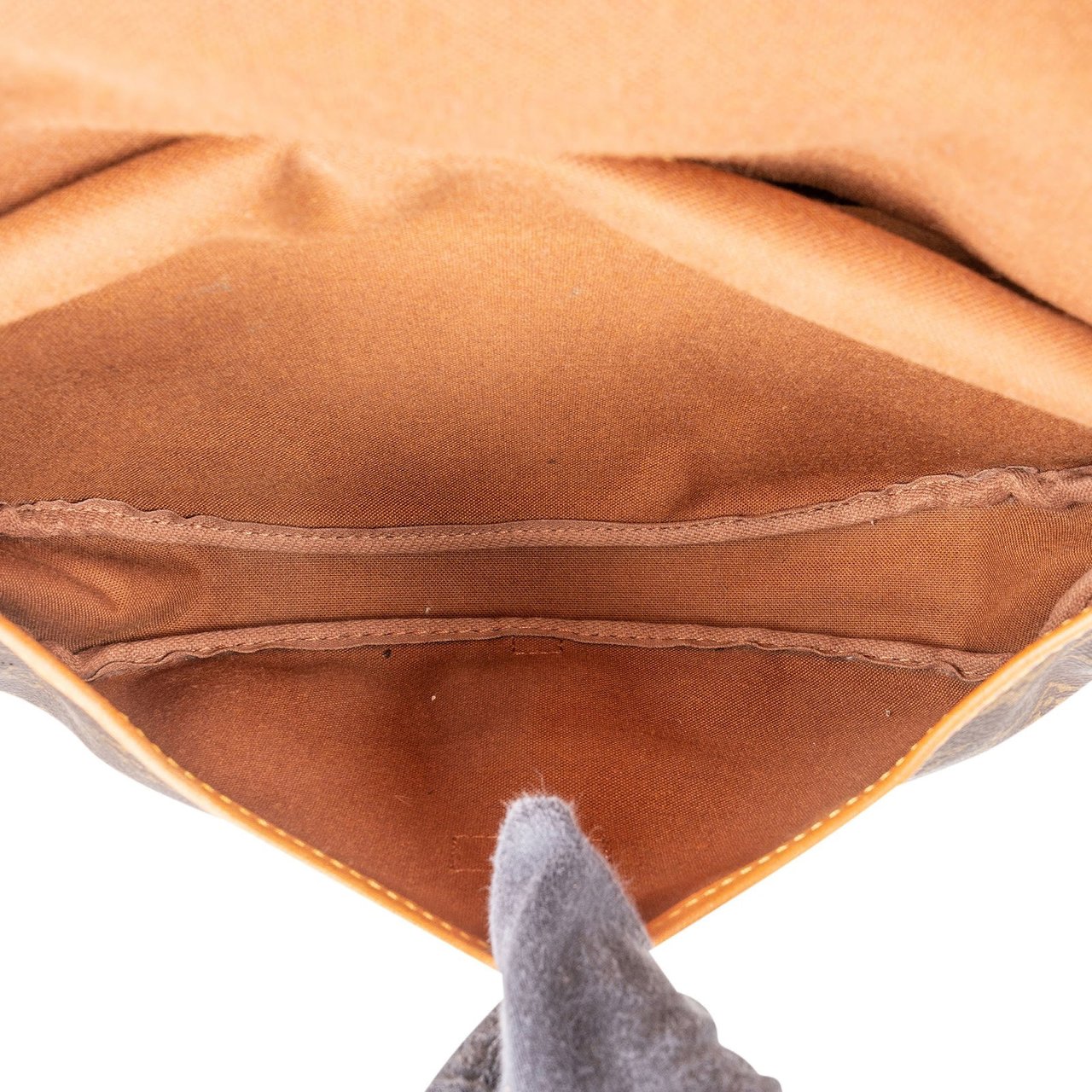 Louis Vuitton Louis Vuitton Monogram Canvas Saumur 30 Crossbody Bag Bruin