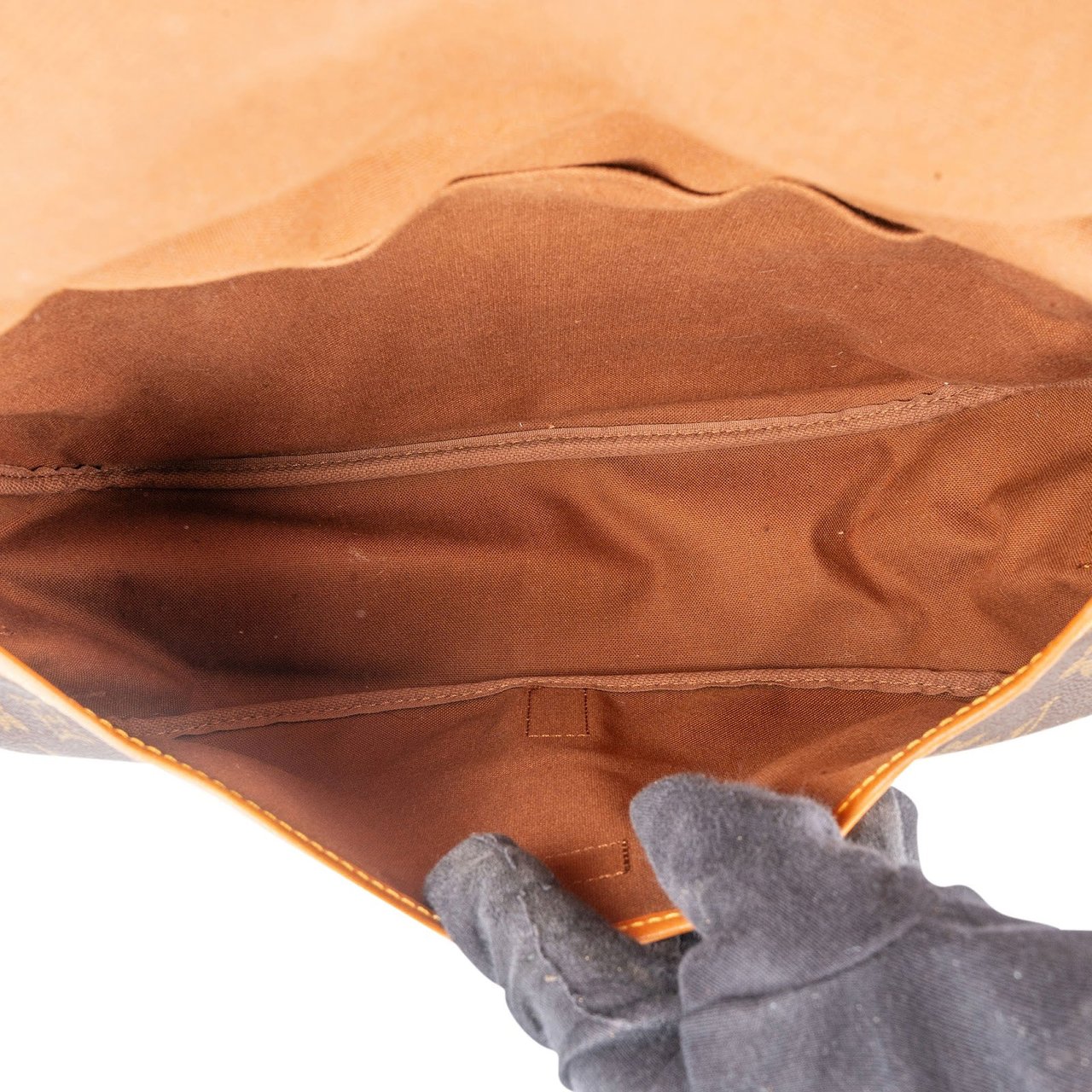 Louis Vuitton Louis Vuitton Monogram Canvas Saumur 35 Crossbody Bag Bruin