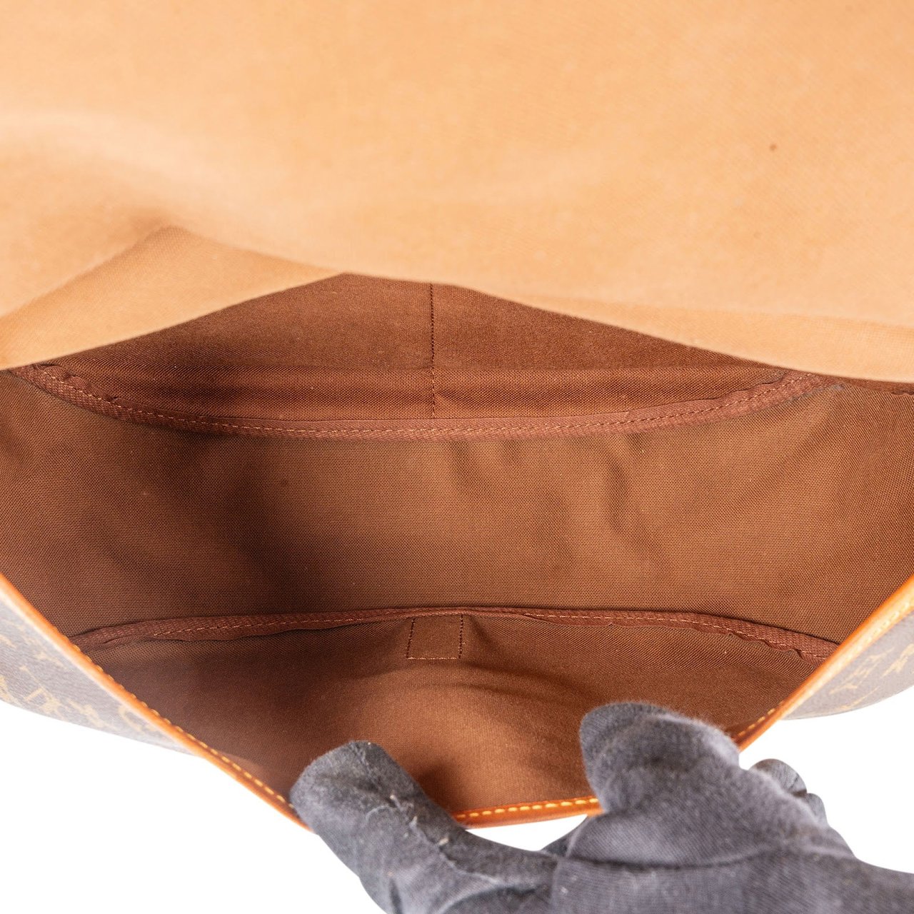 Louis Vuitton Louis Vuitton Monogram Canvas Saumur 35 Crossbody Bag Bruin