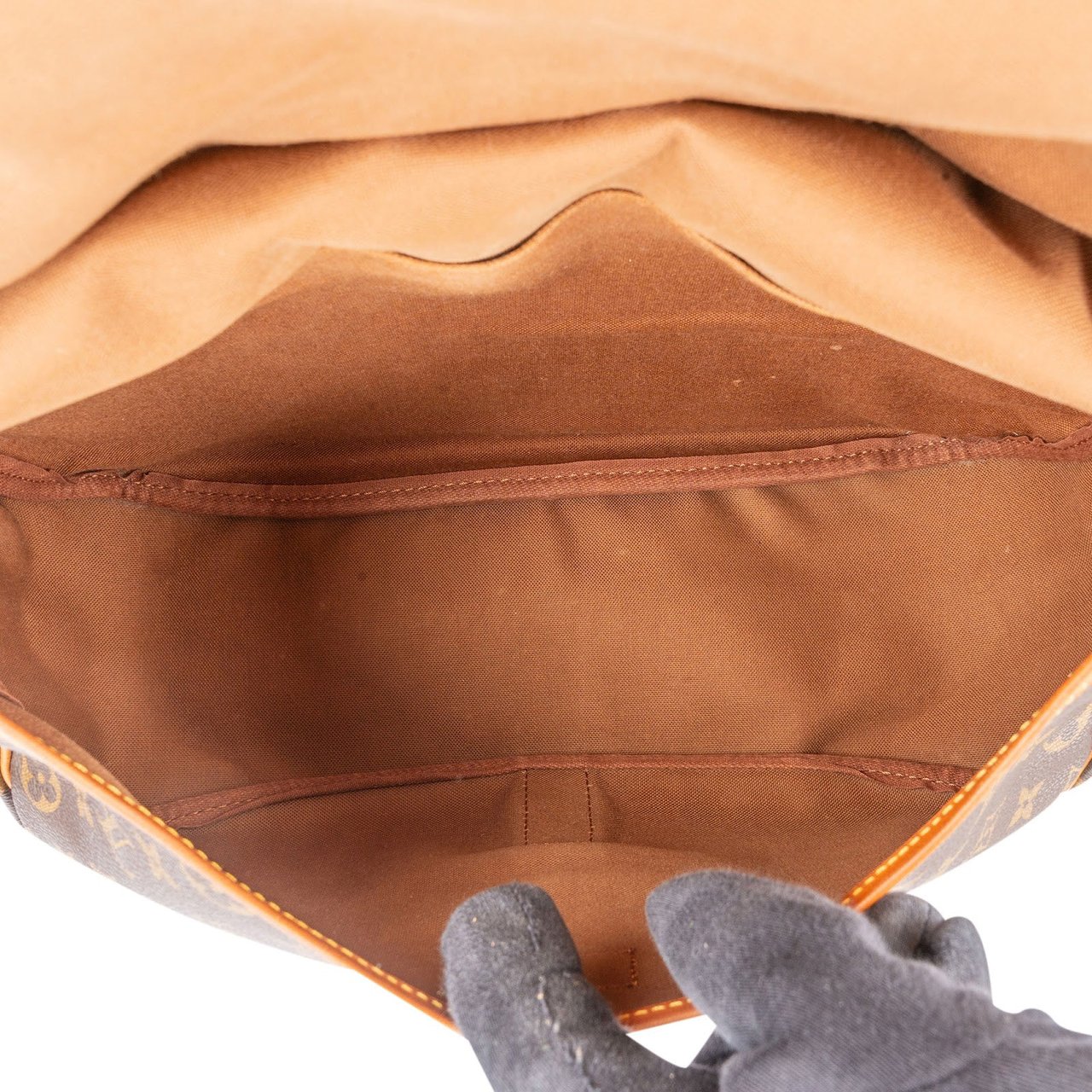 Louis Vuitton Louis Vuitton Monogram Canvas Saumur 35 Crossbody Bag Bruin