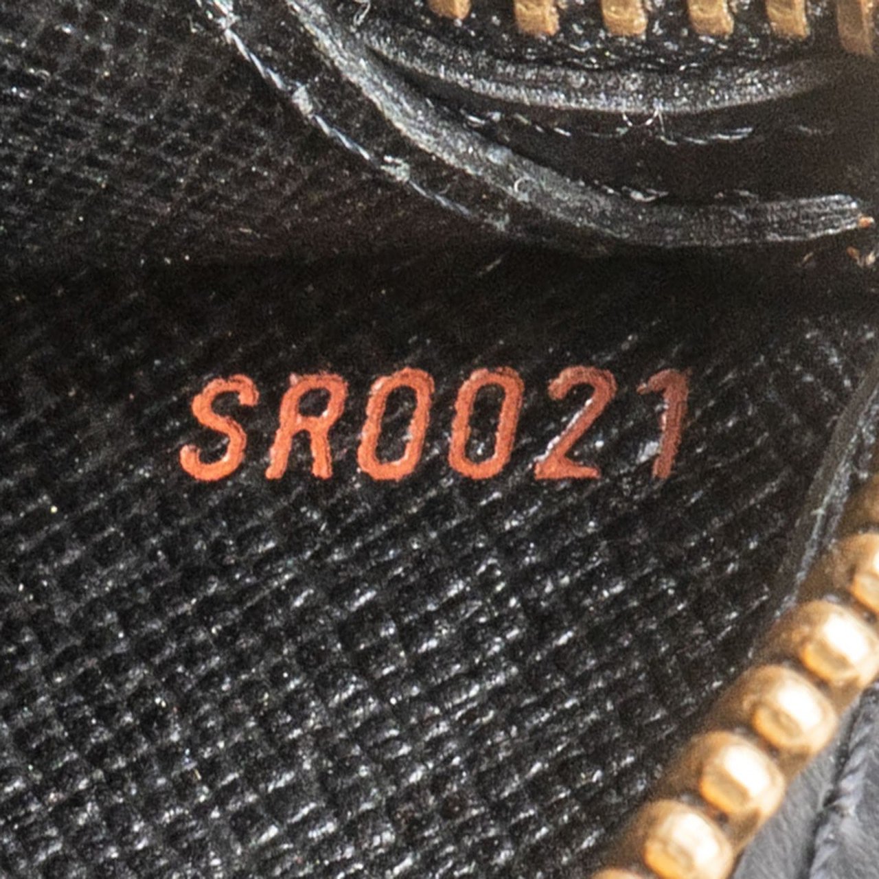 Louis Vuitton Louis Vuitton Noir Epi Leather Pochette Homme Clutch Zwart