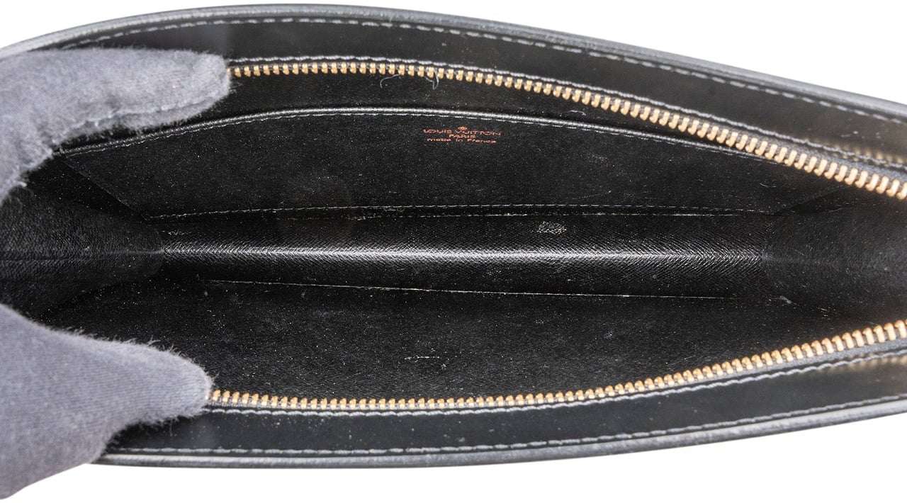 Louis Vuitton Louis Vuitton Noir Epi Leather Pochette Homme Clutch Zwart