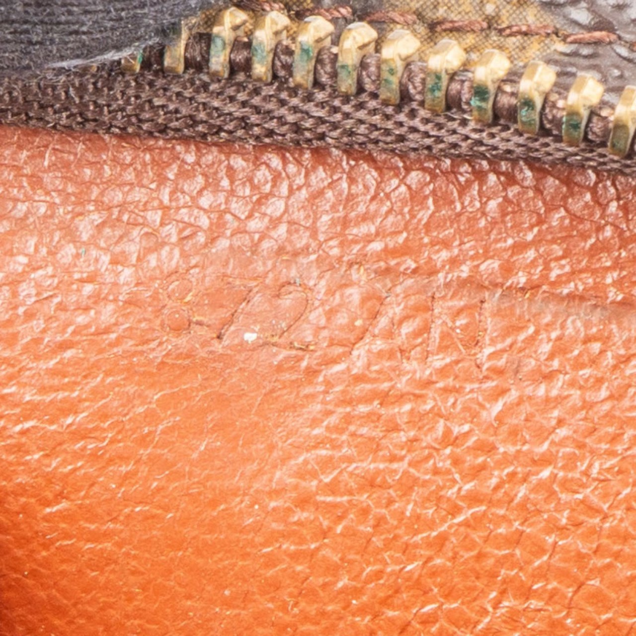 Louis Vuitton Louis Vuitton Monogram Canvas Poche Toilette 25 Clutch Bruin