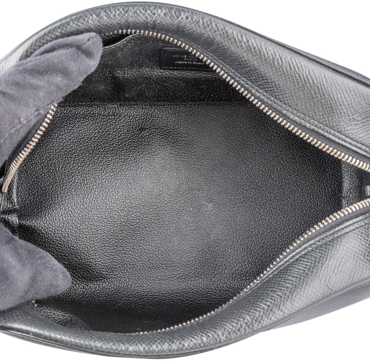 Louis Vuitton Louis Vuitton Taiga Leather Trousse Toilette Clutch Zwart