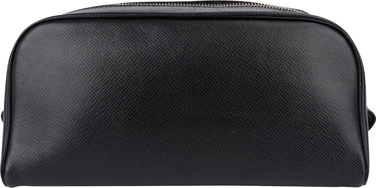 Louis Vuitton Louis Vuitton Taiga Leather Trousse Toilette Clutch Zwart