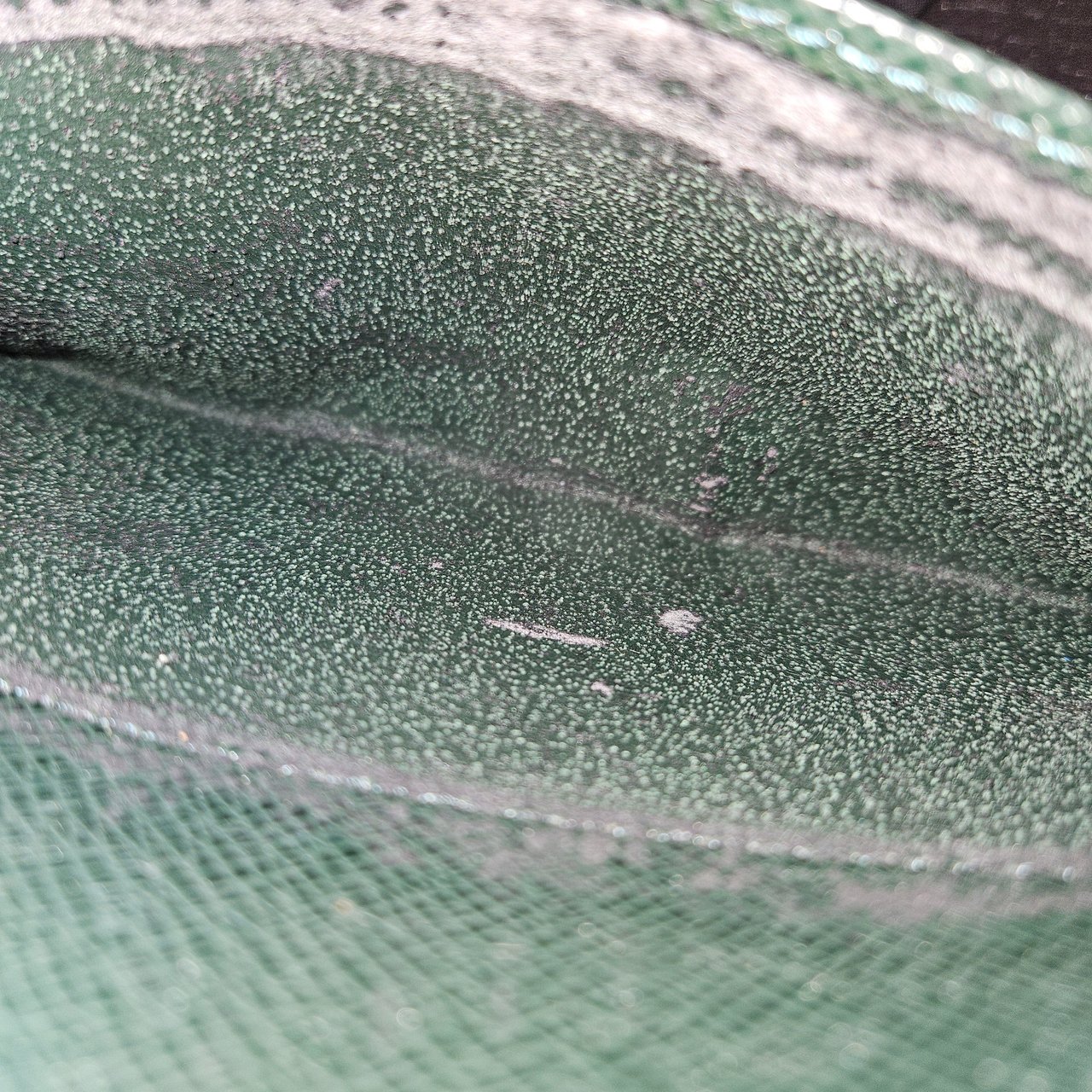 Louis Vuitton Louis Vuitton Green Taiga Leather Pochette Homme Clutch Groen