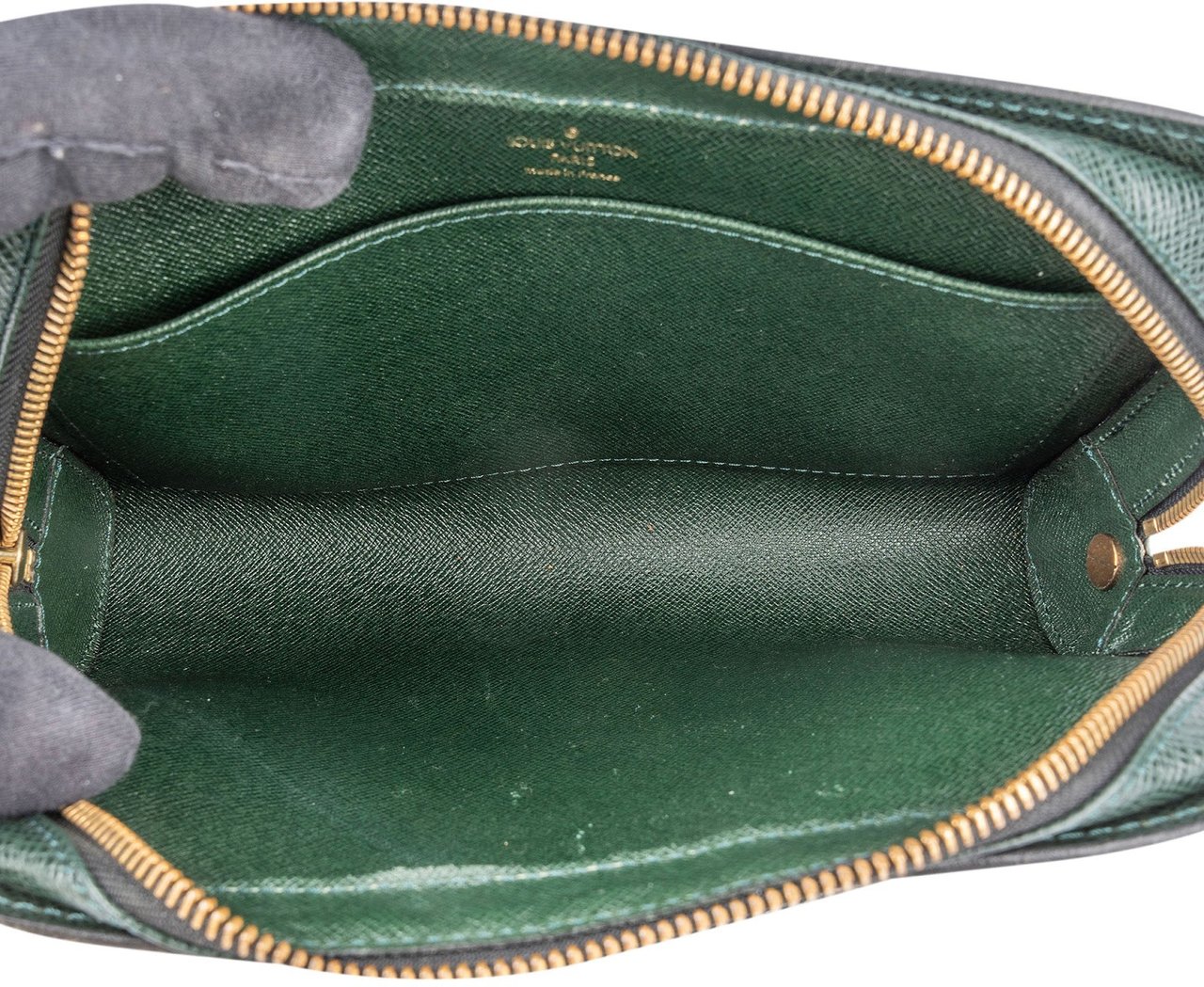 Louis Vuitton Louis Vuitton Green Taiga Leather Pochette Homme Clutch Groen