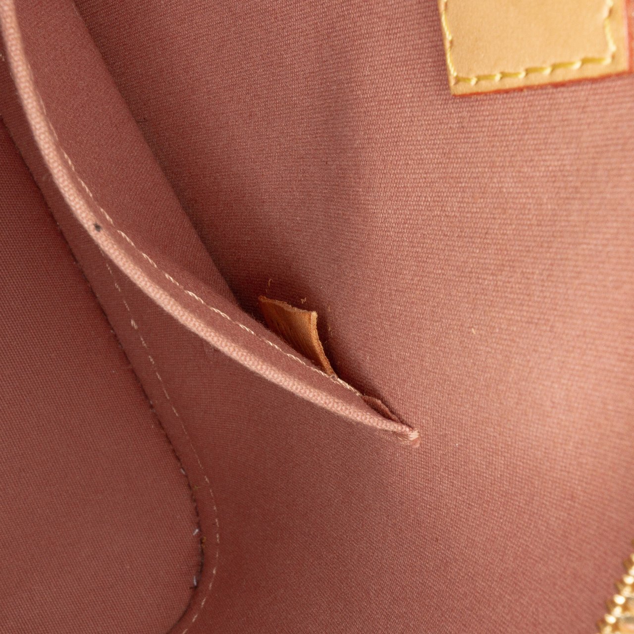 Louis Vuitton Monogram Vernis Alma BB Bruin