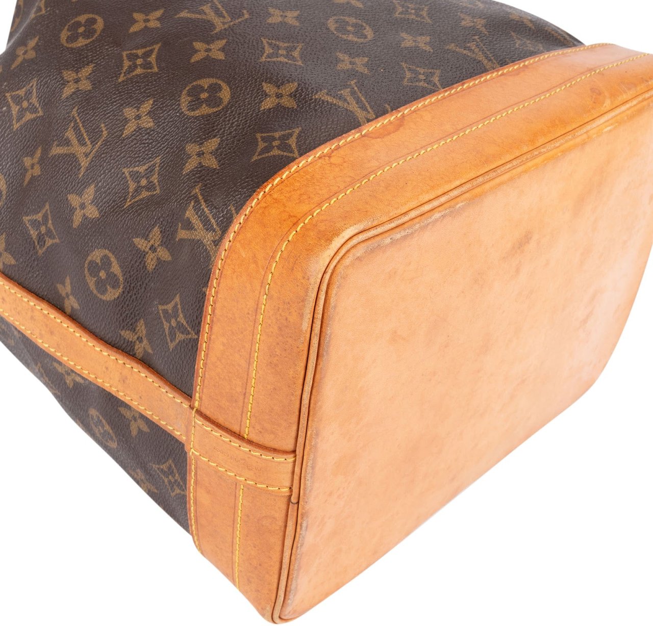 Louis Vuitton Monogram Canvas Sac Noé Grande Shoulder Bag Bruin