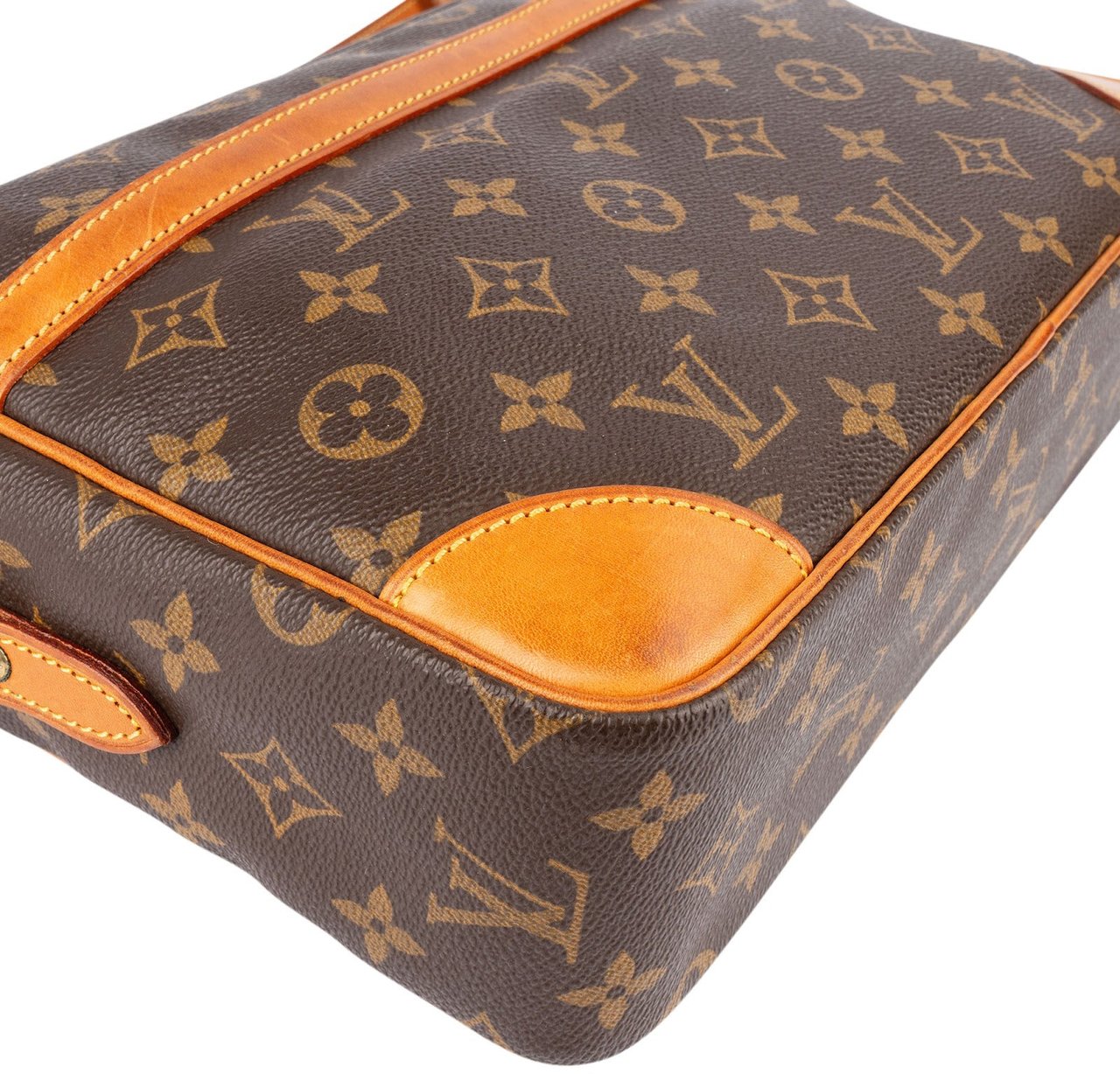 Louis Vuitton Louis Vuitton Monogram Canvas Trocadero 30 Crossbody Bag Bruin