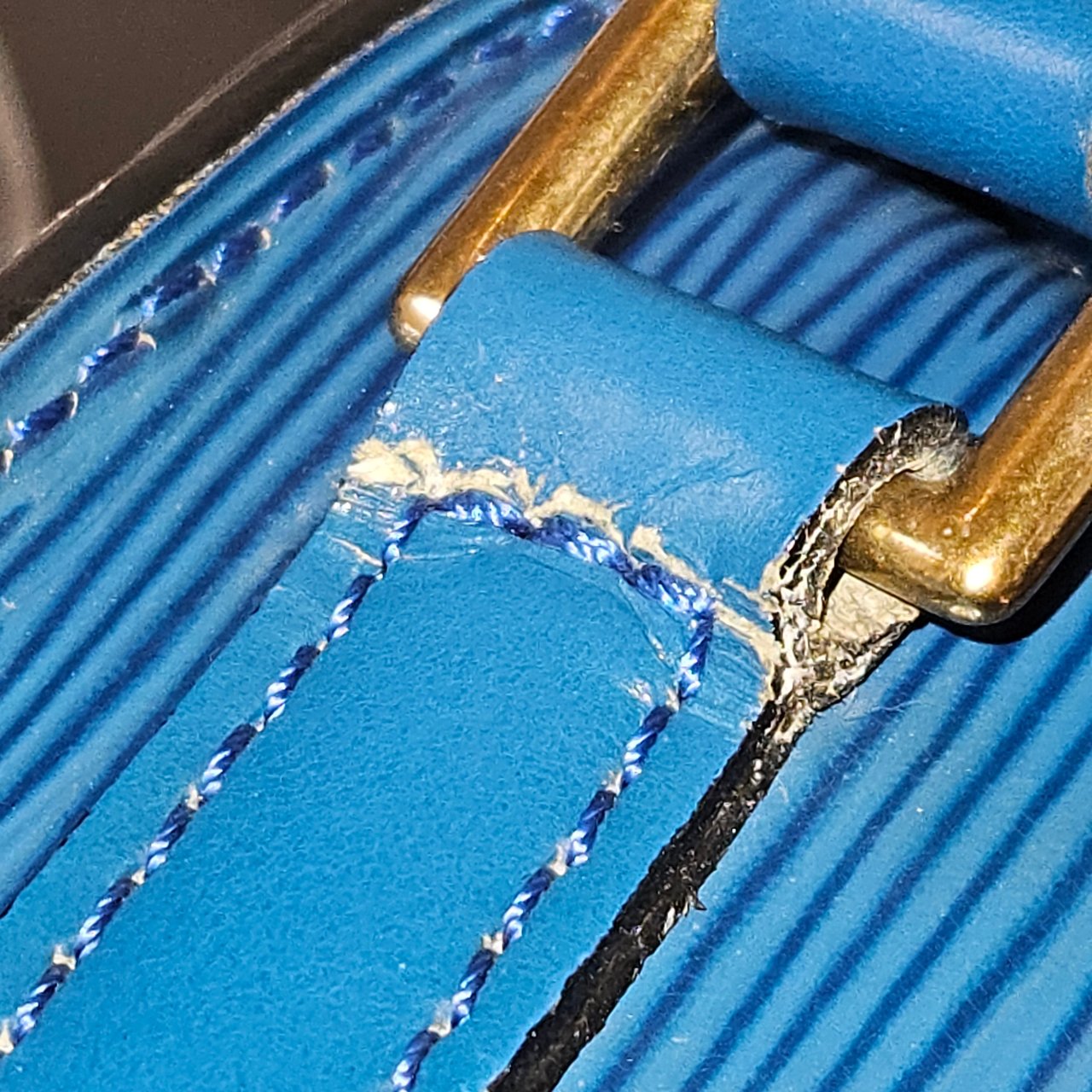 Louis Vuitton Louis Vuitton Blue Epi Leather Saint Cloud PM Crossbody Bag Blauw