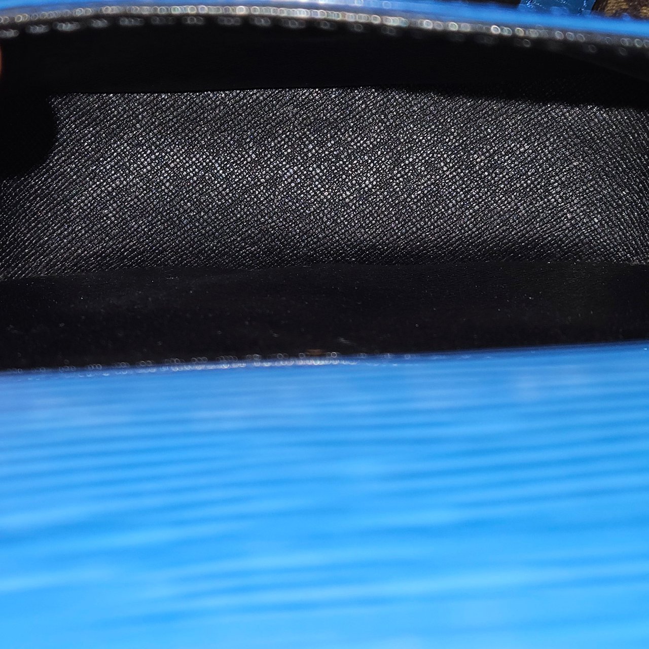 Louis Vuitton Louis Vuitton Blue Epi Leather Saint Cloud PM Crossbody Bag Blauw