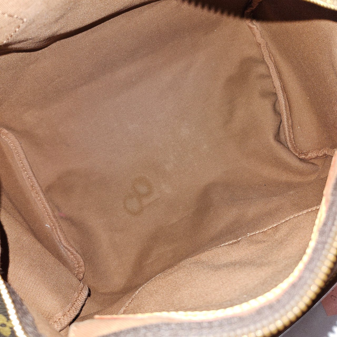 Louis Vuitton Louis Vuitton Monogram Canvas Speedy 30 Handbag Bruin