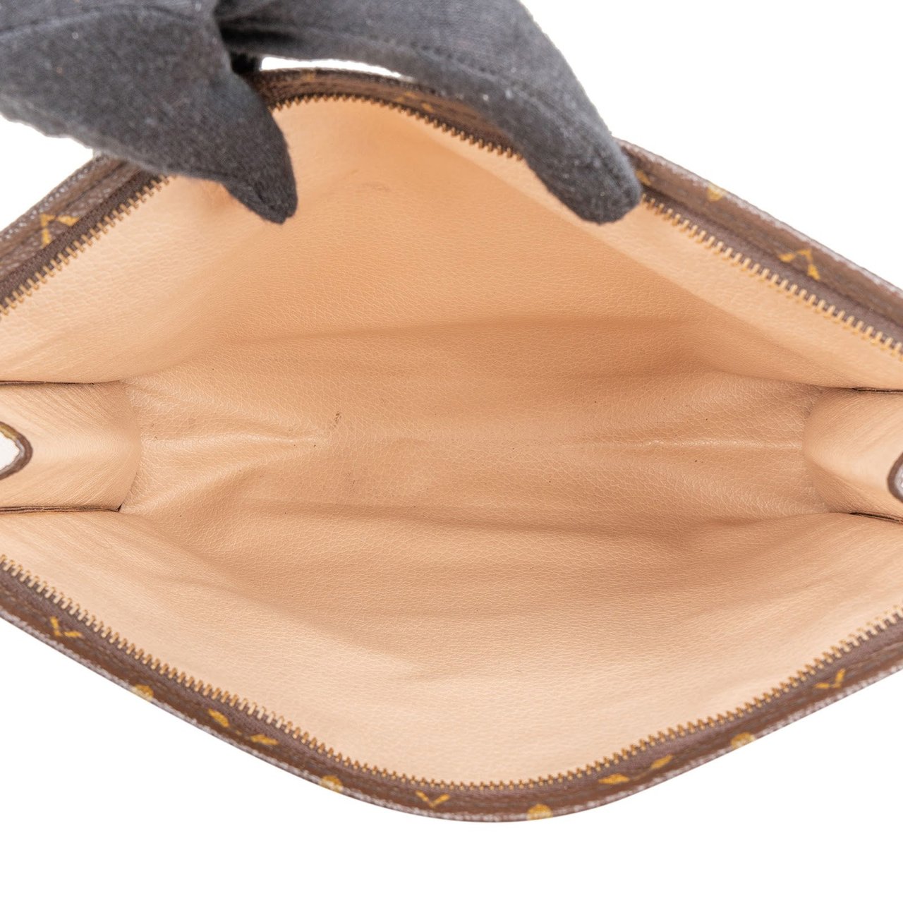 Louis Vuitton Louis Vuitton Monogram Canvas Poche Toilette 25 Clutch Bruin