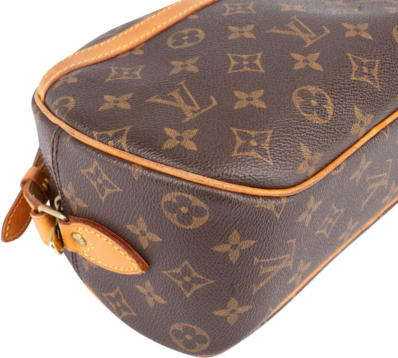 Louis Vuitton Louis Vuitton Monogram Canvas Blois Crossbody Bag Bruin