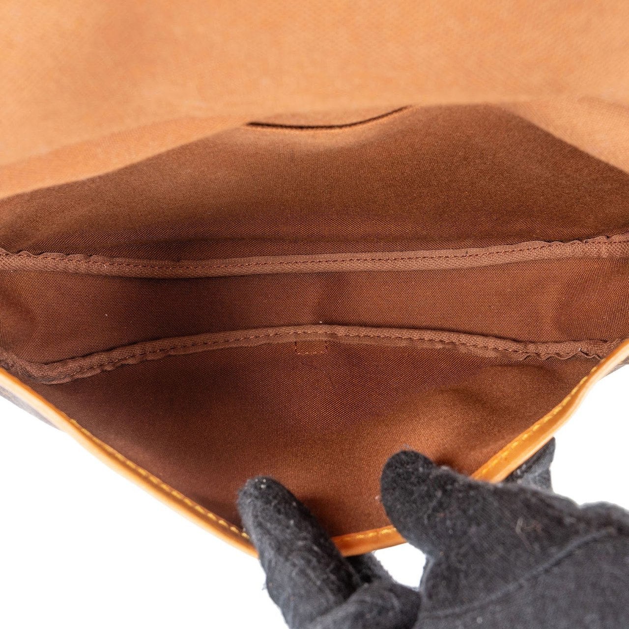 Louis Vuitton Louis Vuitton Monogram Canvas Saumur 30 Crossbody Bag Bruin