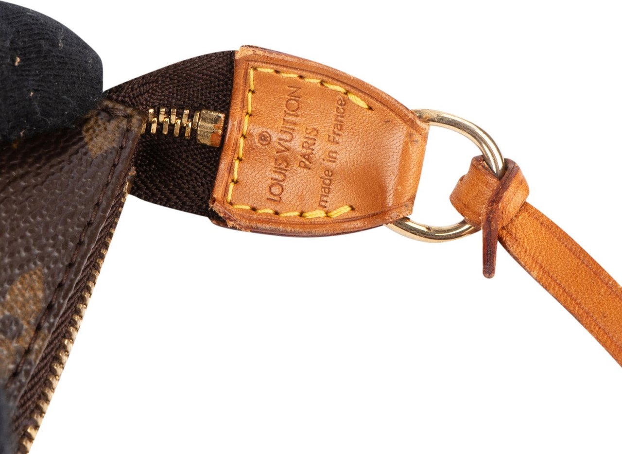 Louis Vuitton Louis Vuitton Monogram Canvas Pochette Accessoires Handbag Bruin
