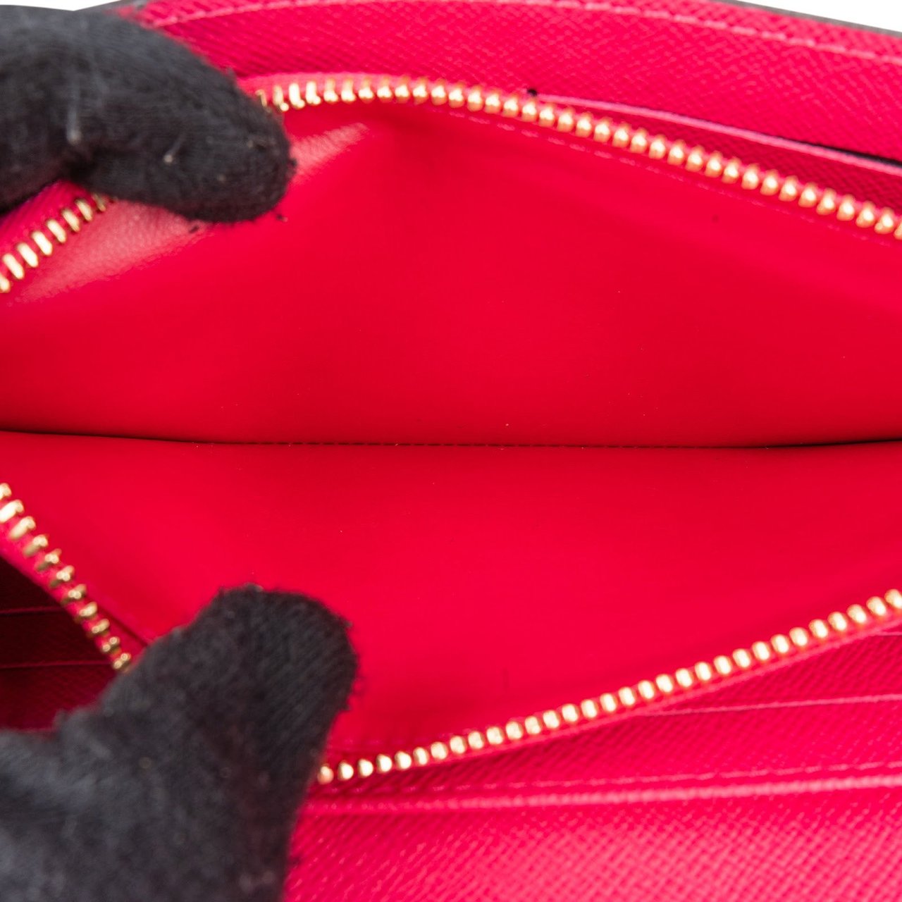 Louis Vuitton Louis Vuitton Monogram Canvas Limited Christmas Animation Illustre Evasion Sarah Wallet Bruin