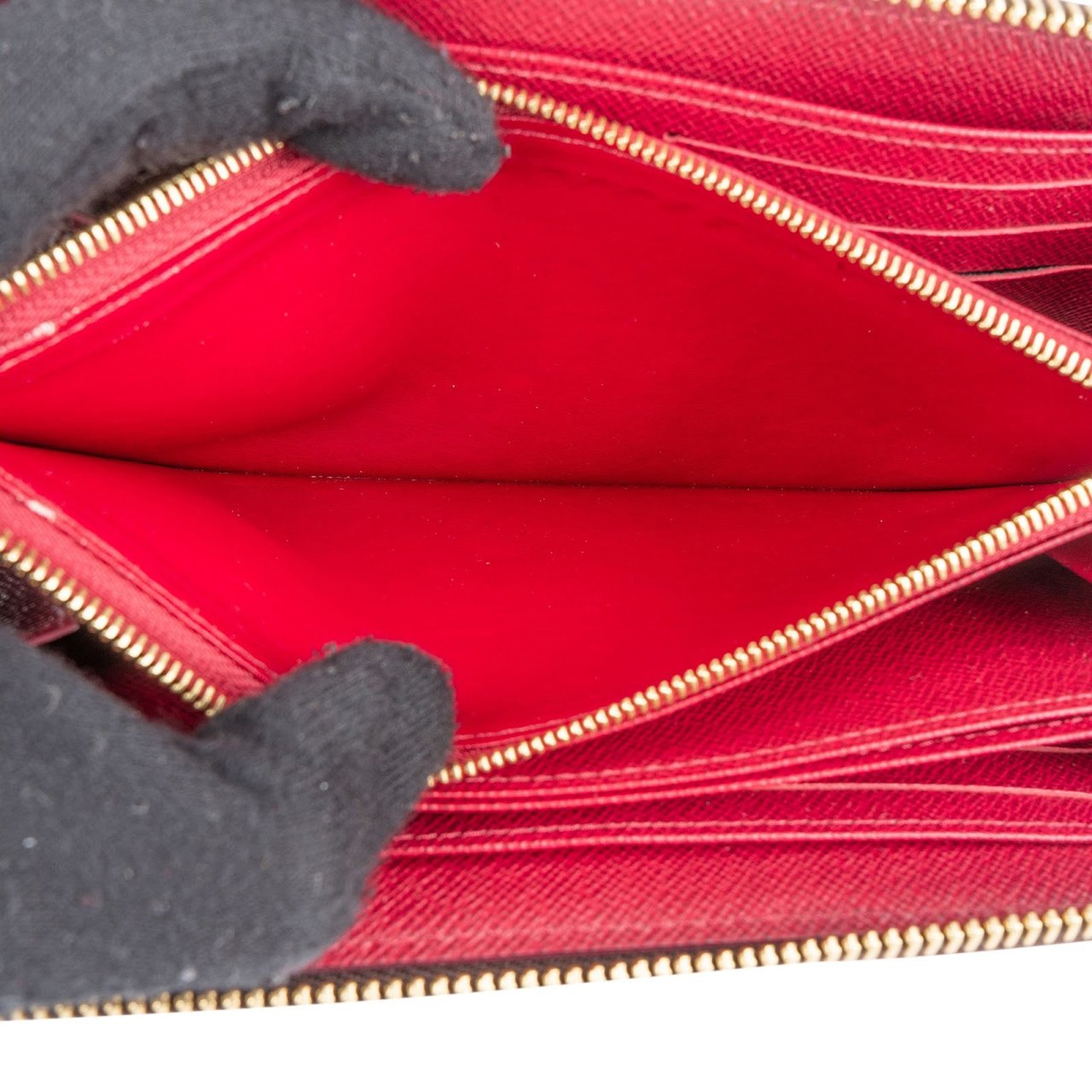 Louis Vuitton Louis Vuitton Monogram Canvas Zippy Wallet Bruin