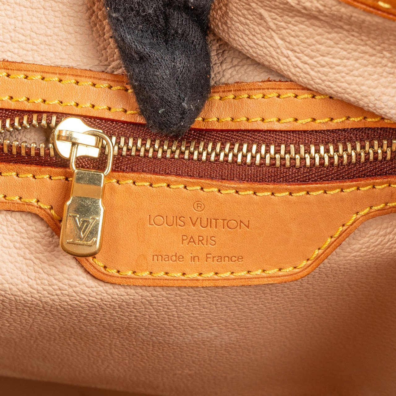 Louis Vuitton Louis Vuitton Monogram Canvas Bucket GM Shoulder Bag Bruin