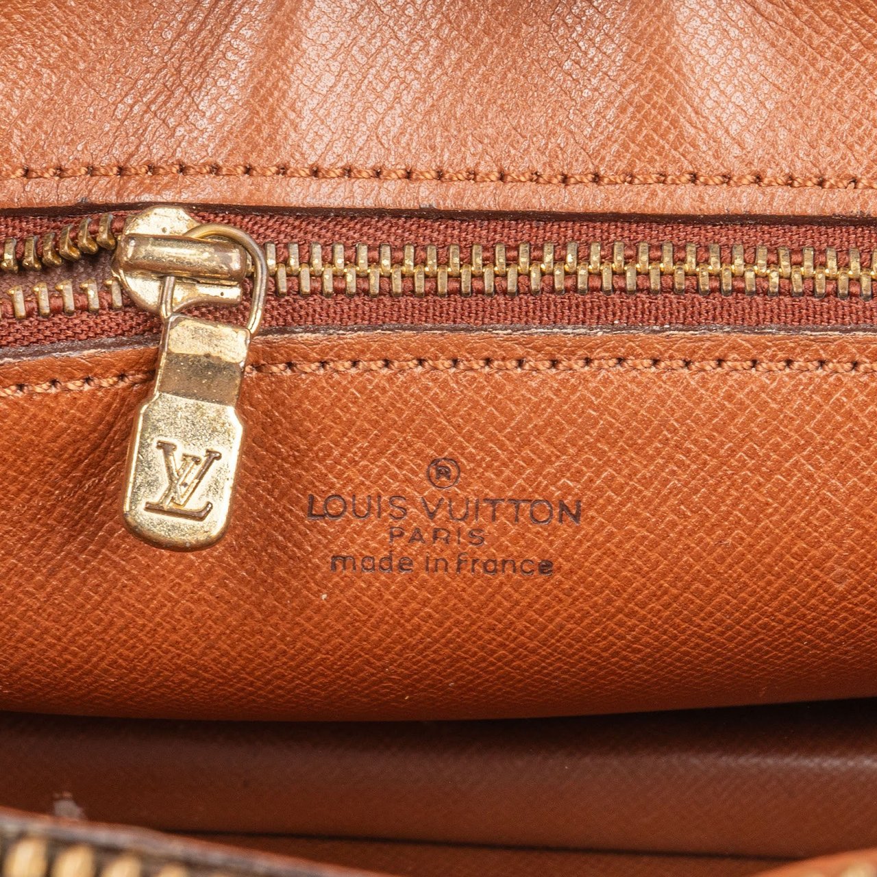 Louis Vuitton Louis Vuitton Canvas Monogram Marly Dragonne Clutch Bruin