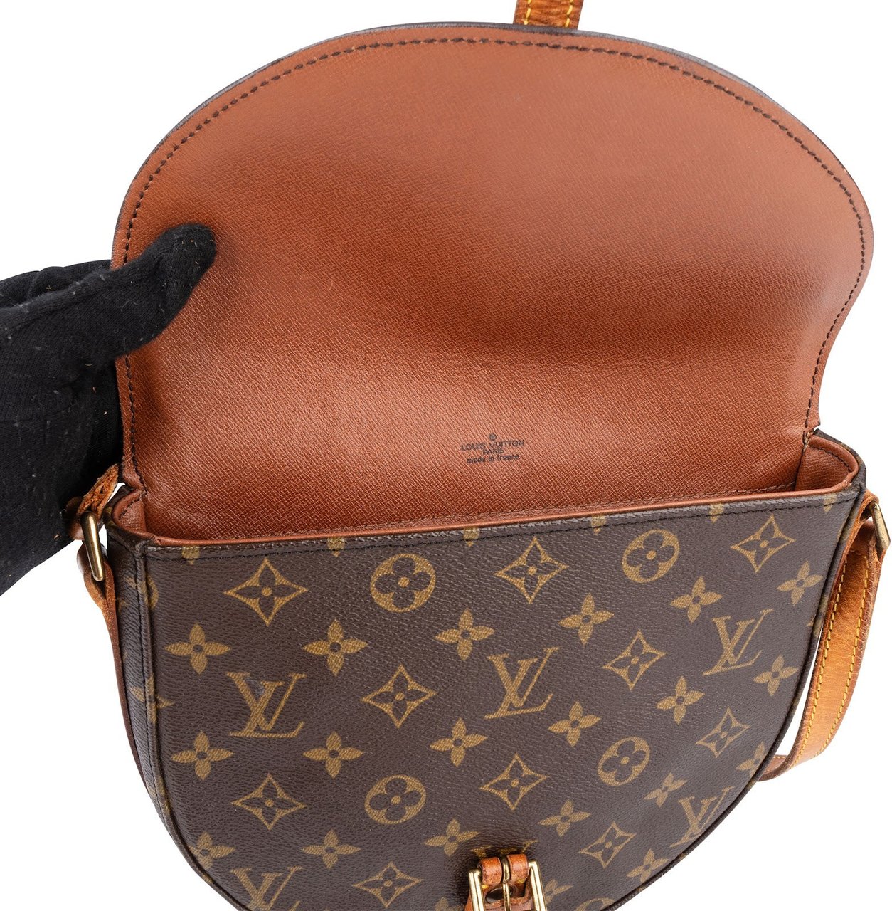 Louis Vuitton Louis Vuitton Monogram Canvas Chantilly GM Crossbody Bag Bruin