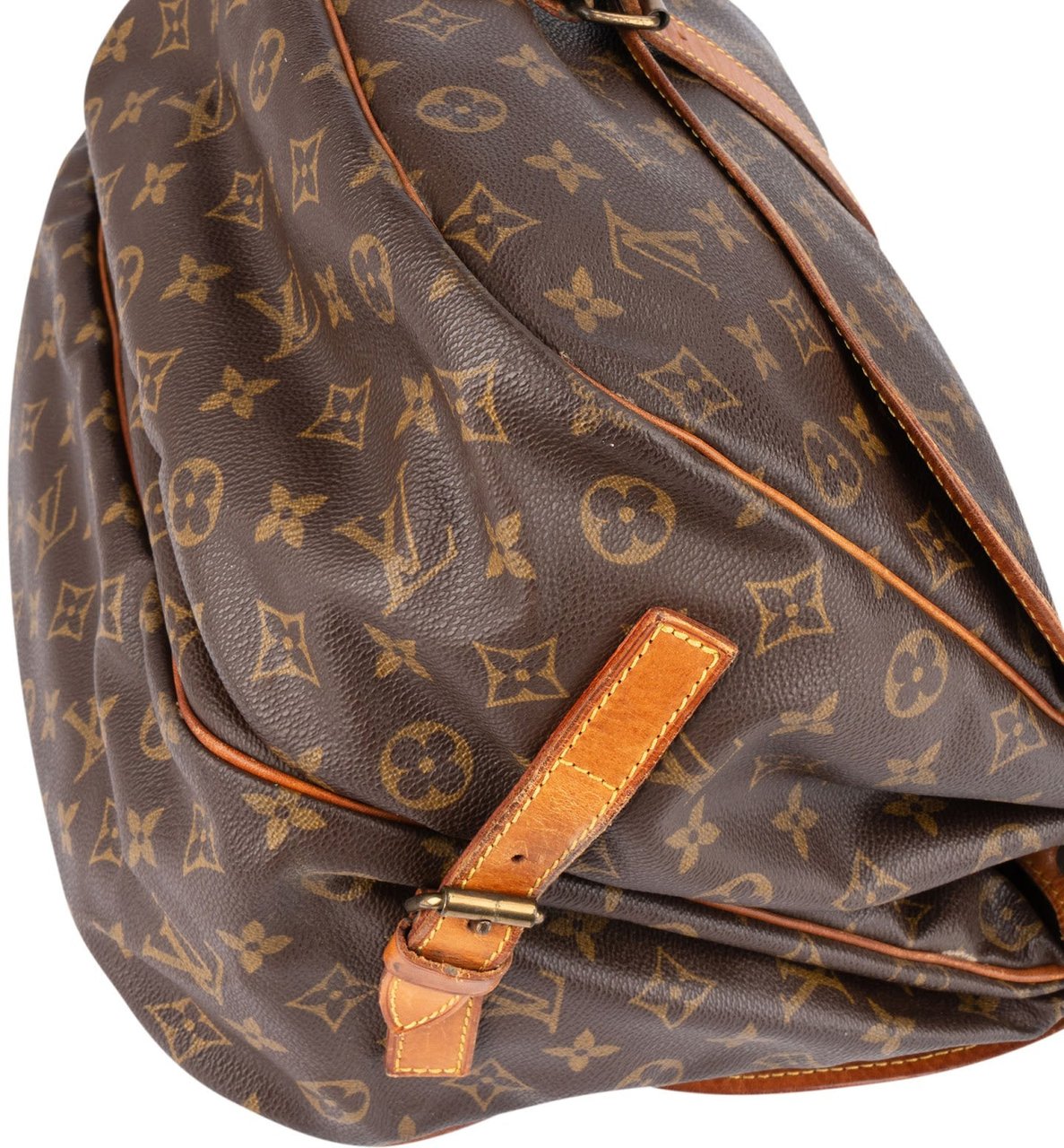 Louis Vuitton Louis Vuitton Monogram Canvas Saumur 35 Crossbody Bag Bruin
