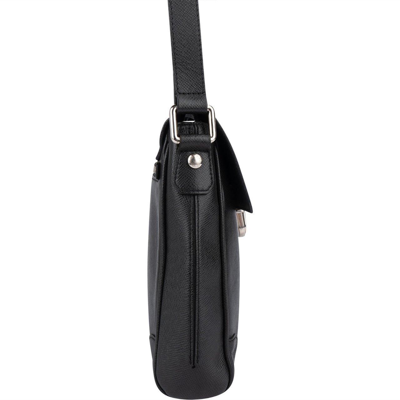 Louis Vuitton Louis Vuitton Noir Taiga Leather Luka Crossbody Bag Zwart