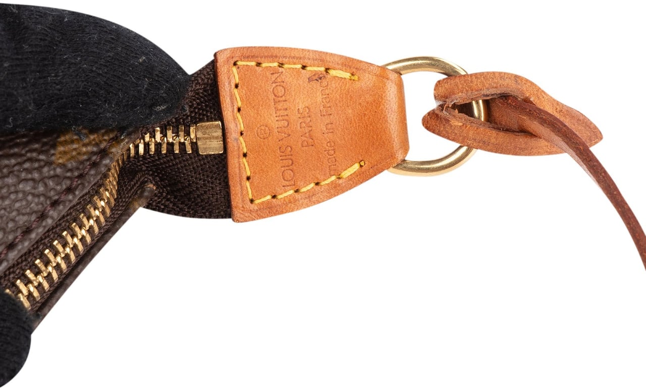 Louis Vuitton Louis Vuitton Monogram Canvas Pochette Accessoires Handbag Bruin