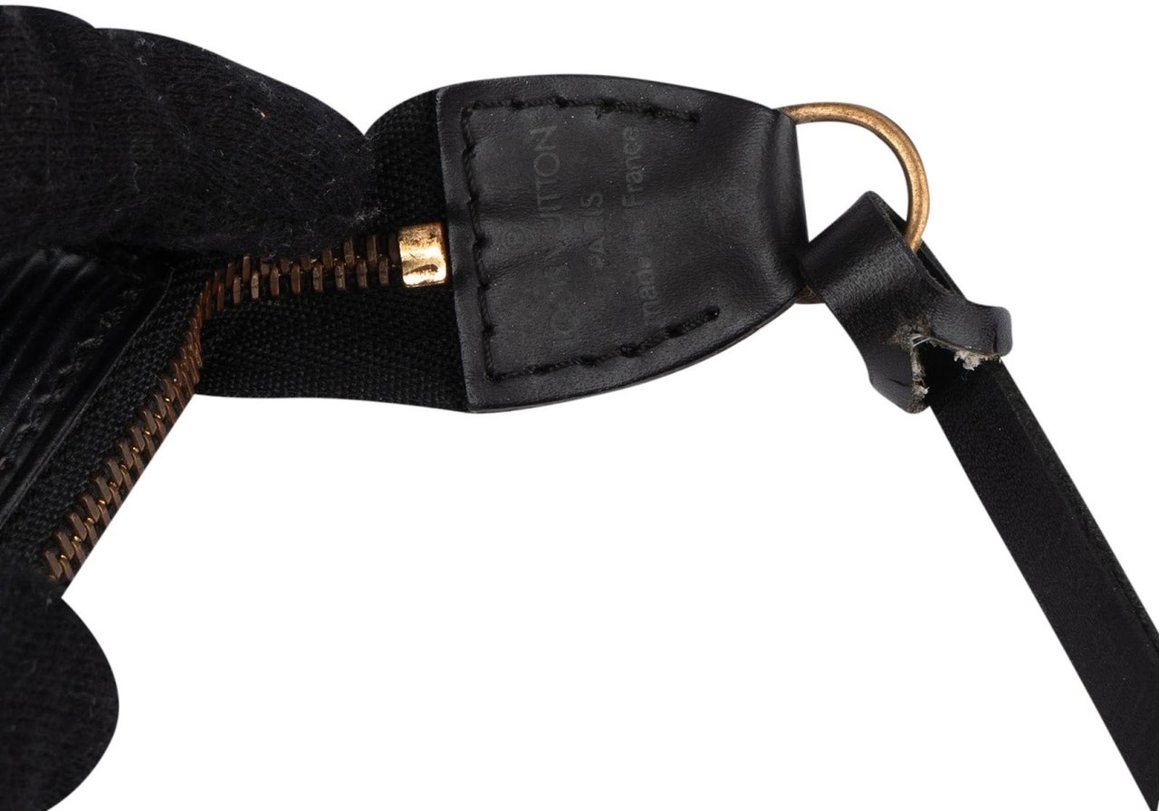 Louis Vuitton Louis Vuitton Noir Epi Leather Pochette Accessoires Handbag Zwart
