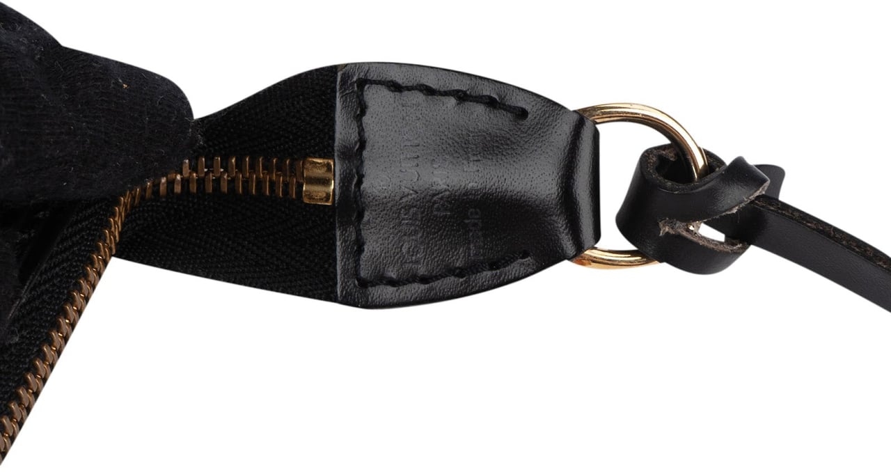 Louis Vuitton Louis Vuitton Noir Epi Leather Pochette Accessoires Handbag Zwart