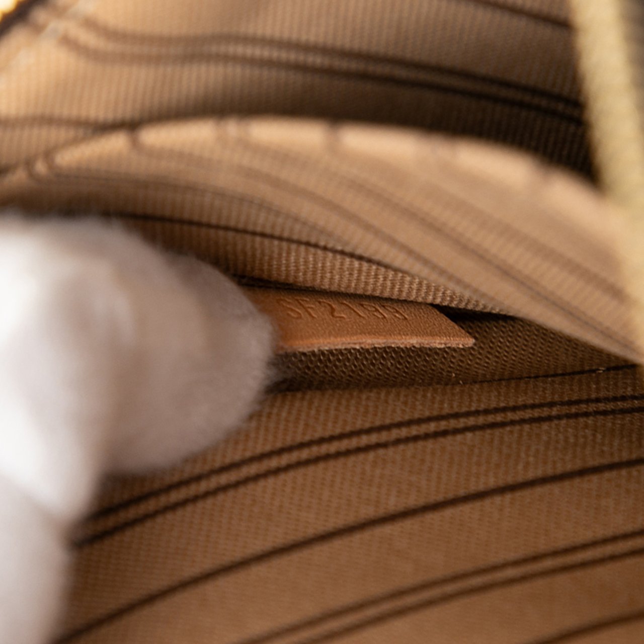 Louis Vuitton Monogram Neverfull Pouch Bruin