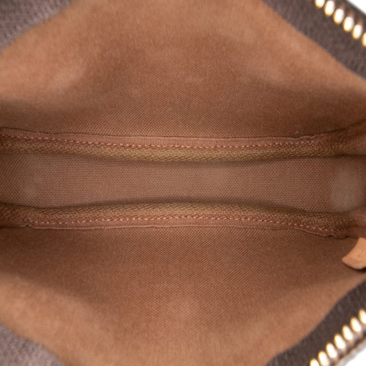 Louis Vuitton Monogram Mini Pochette Accessoires Bruin